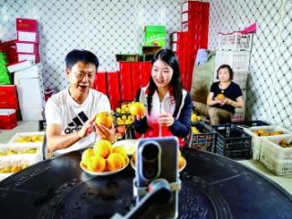 “村播”新势力 直播“慢城味”