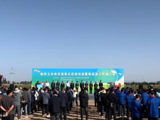“巨明”制种收获机震撼亮相河西走廊