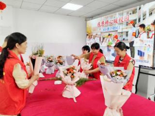 感恩师心暖校园 社区携手敬园丁