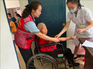 江西石城：爱心义诊守护山村老人健康