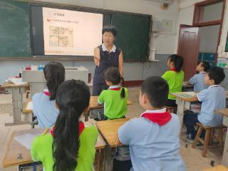 荣成市优秀教师毕晓妮：三十三年守初心 一支粉笔写春秋