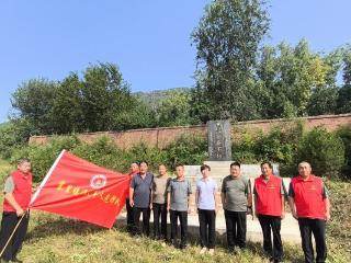 济南市莱芜区寨里镇退役军人服务站组织退役军人公益岗开展烈士纪念设施清扫活动