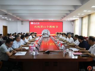 枣庄市市中区领导开展教师节走访慰问活动