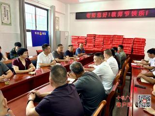 房县工业园区管委会携手多方单位开展教师节慰问活动