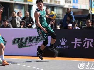 教师的“AB面”丨球场双面人生：22岁教师刘荣坤的追梦与筑梦