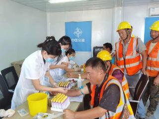 中交一航局二公司市政分公司组织建筑工人进行健康体检