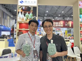 聚焦酒博会｜太有节目了！韩国展商在酒博会跳起热曲APT Korean exhibitor danced the hit APT at CIABE