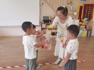 “师情花意 童心相伴”济南市历下区第三实验幼儿园伴山居园温情庆祝教师节