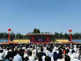 山东潍坊：昌乐二中2025秋季开学典礼暨教师节庆祝大会举行