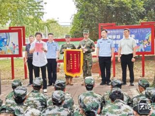 芜湖两大学生勇斗醉汉护市民