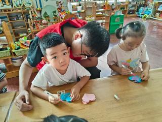 东营市东营区牛庄镇中心幼儿园西范分园：情暖教师节 同心敬师恩