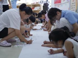 推普润心，青春赋能！虫儿飞团队书写语言助力发展答卷