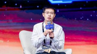 宇树科技官宣IPO后王兴兴首次公开发声：最后悔在2011年放弃了AI，转去钻研机器人