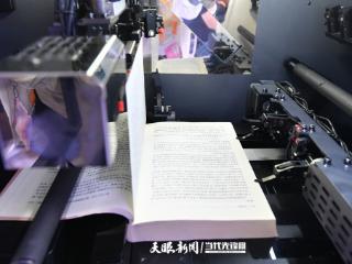 2025服贸会｜看贵州展区AI智能扫描机器人如何吸睛？