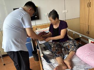 暴雨驱车40公里的温情奔赴 烟台银行紧急上门服务患病老人