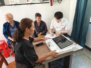 织金农商银行板桥支行联合板桥镇政府开展敬老院“金融+生活”双帮扶活动