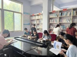 【文化社区·阅莱阅好·悦读秋韵】济南市莱芜区凤城街道小曹村社区开展“全民阅读 共沐书香”主题阅读活动