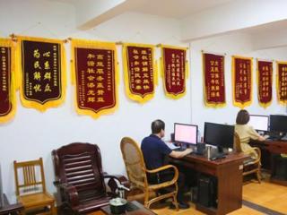 三明建宁：十面锦旗十年心