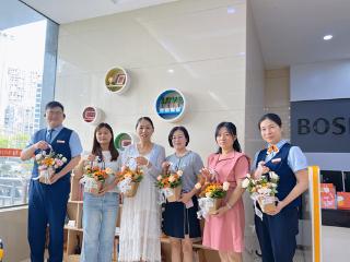 上饶银行武夷山大道支行教师节暖心送花