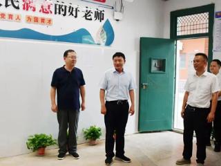 王宗华赴鄱阳一中开展教师节慰问并调研校园建设