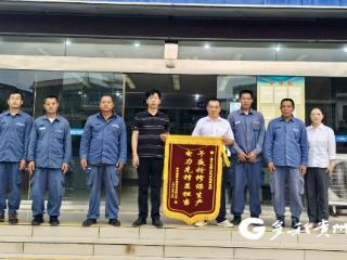 南方电网贞丰供电局：快速抢修恢复冷库用电 客户送锦旗表谢意