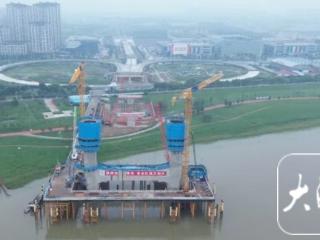 蚌埠延安路大桥首件桥面钢箱梁通过验收