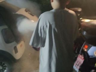 小区电动车突然起火 14岁少年化险为夷
