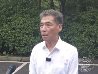 杨靖宇后人马继志：看着“杨靖宇支队”战旗，仿佛看到爷爷带领抗联战士驰骋疆场的场景