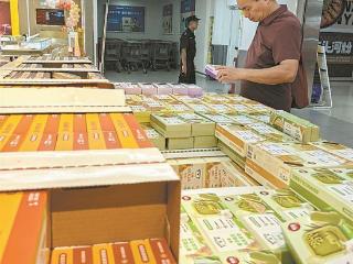 零食化健康风 “小月饼”走俏 我市月饼消费市场呈现新风尚