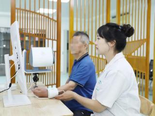 “氢”松抗衰 “云端”诊疗 泰安市中心医院长寿抗衰中心“科技范儿”十足
