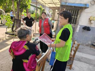 南苑街道南苑社区红石榴志愿者开展民族团结宣传活动