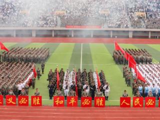 磨练意志，奋发有为 | 山东现代学院2025级新生开学典礼暨军训成果汇演顺利举行
