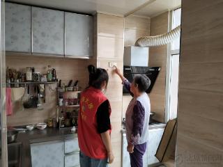 冒充燃气公司人员 入户售卖“报警器”