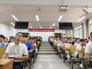 荆楚开学联播丨聚焦专业对话行业 这场新生见面会“干货满满”