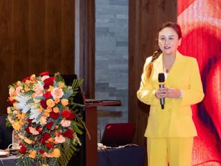 百年人寿山东分公司个险管理本部刘英娜：十一年寿险升级路，做有温度的保险代理人