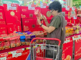中秋将至 百年鼎丰真月饼热销
