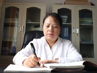 她是老师，是“妈妈”，是大山里的“点灯人” ｜记2025年全国“最美教师”黄俊琼与她的孩子们