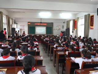 双节诵经典！《望月怀远》邂逅《国庆颂》国学课点亮东关小学课堂