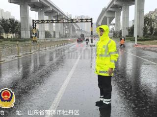 暴雨突袭！交警直属一大队的守护从未缺席！