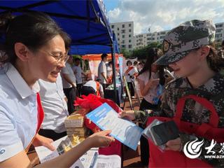 太平人寿烟台中心支公司走进山东工商学院开展2025年金融教育宣传周活动