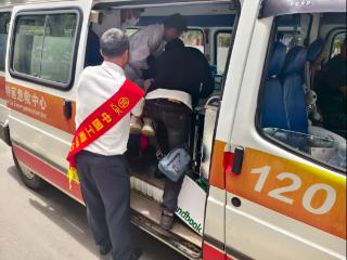危急瞬间的“金融温度”：工行六枝营业室成功救助突发不适客户