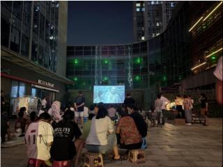 宁波市高新区聚贤街道广贤社区携手绿城物业印创广场举办露天电影节
