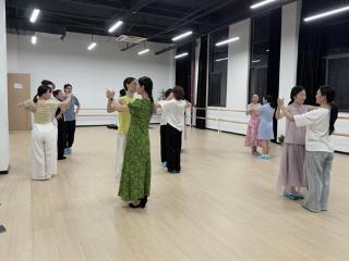 上饶市广丰区9月“工会晚八点”公益课火热进行中