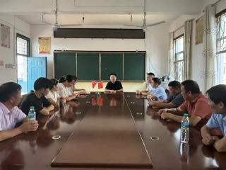 余干县枫港乡领导走访慰问禾山中小教师