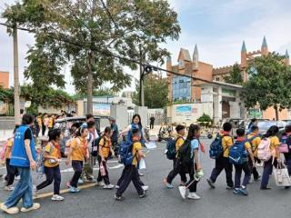 济宁市任城区南张街道全面启动“护学岗” 护航学子平安路