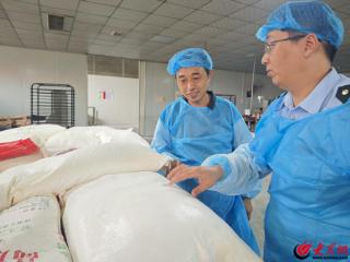 肥城市市场监管局：护航“双节”“三查三看”开展食品生产企业节前专项整治