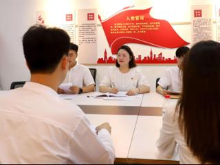 童绘锦：牢记育人使命 做最美青春引路人
