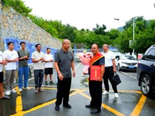 只身救起9个孩子！赵孝凡：江边人，见人落水要伸手
