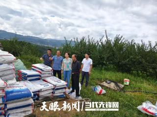 金沙县关工委调研沙土镇科技服务示范基地建设项目
