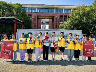 洪山未来学校“啄木鸟”出动 社区文字更规范